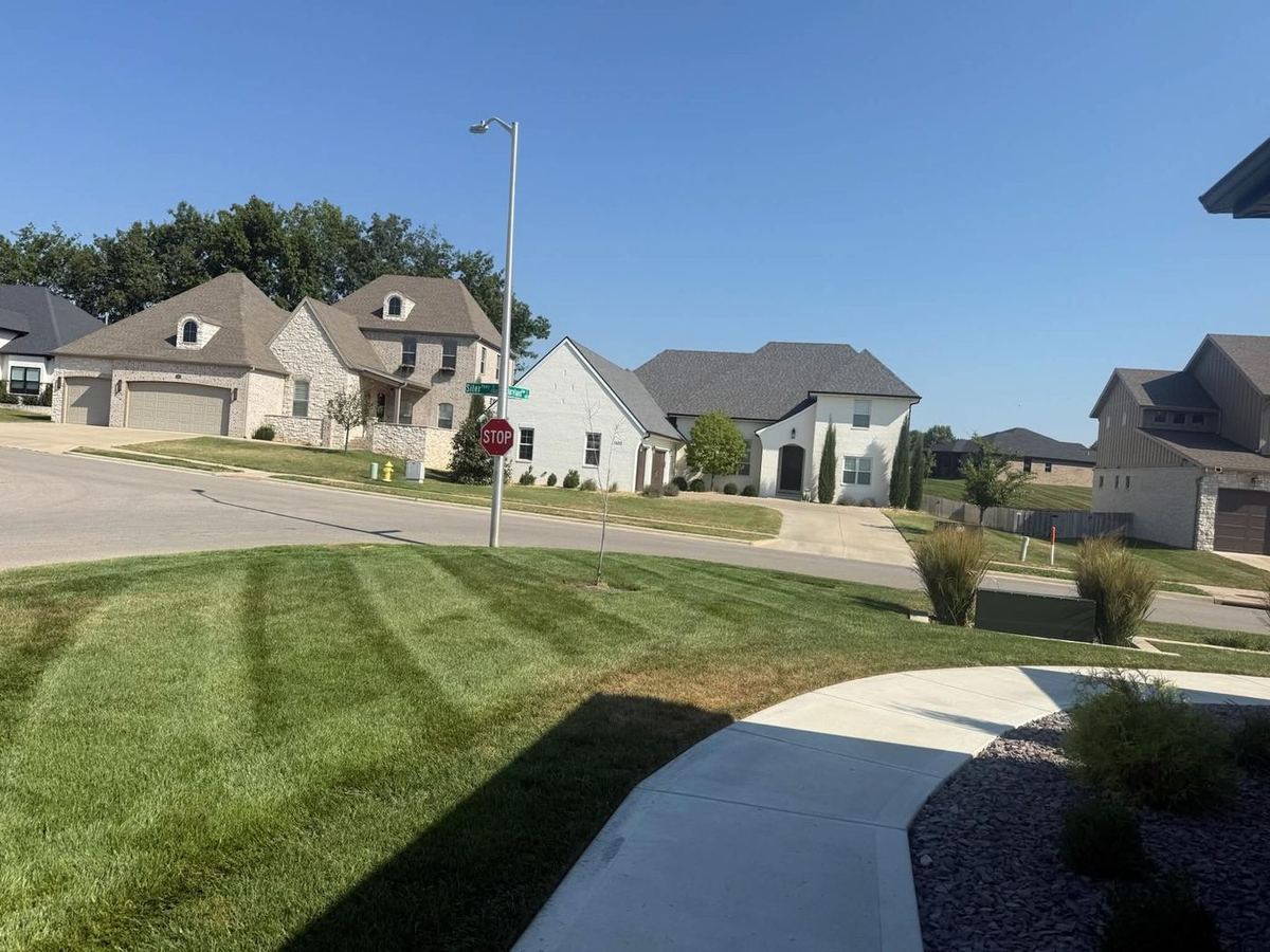 Corner lot with crisp edging along the sidewalk